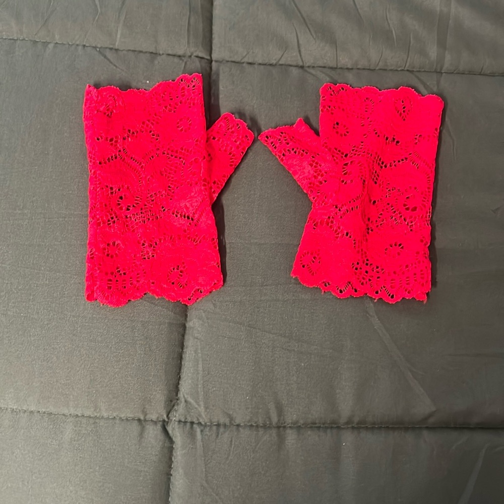 Red fingerless lace gloves